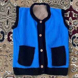 Hand Knit Color Block Sleeves Sweater Vest with Pockets Blue/Black/Tan Size L